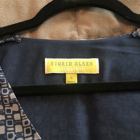 Dress - Picture 3 of 8